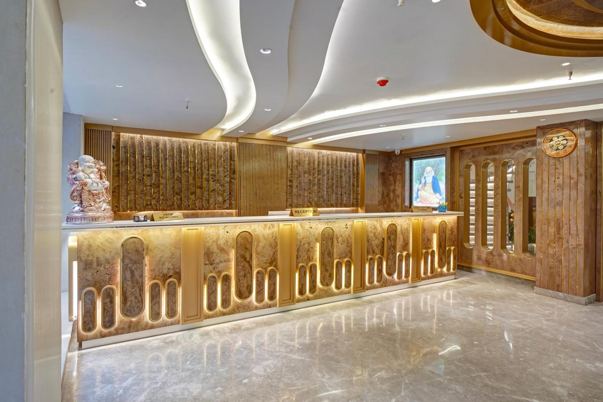 Newly Built Gold The Royal With Rooftop Restaurant - 2Mins Walk From New Delhi Rail Station & 5Mins From Connaught Place Exterior foto