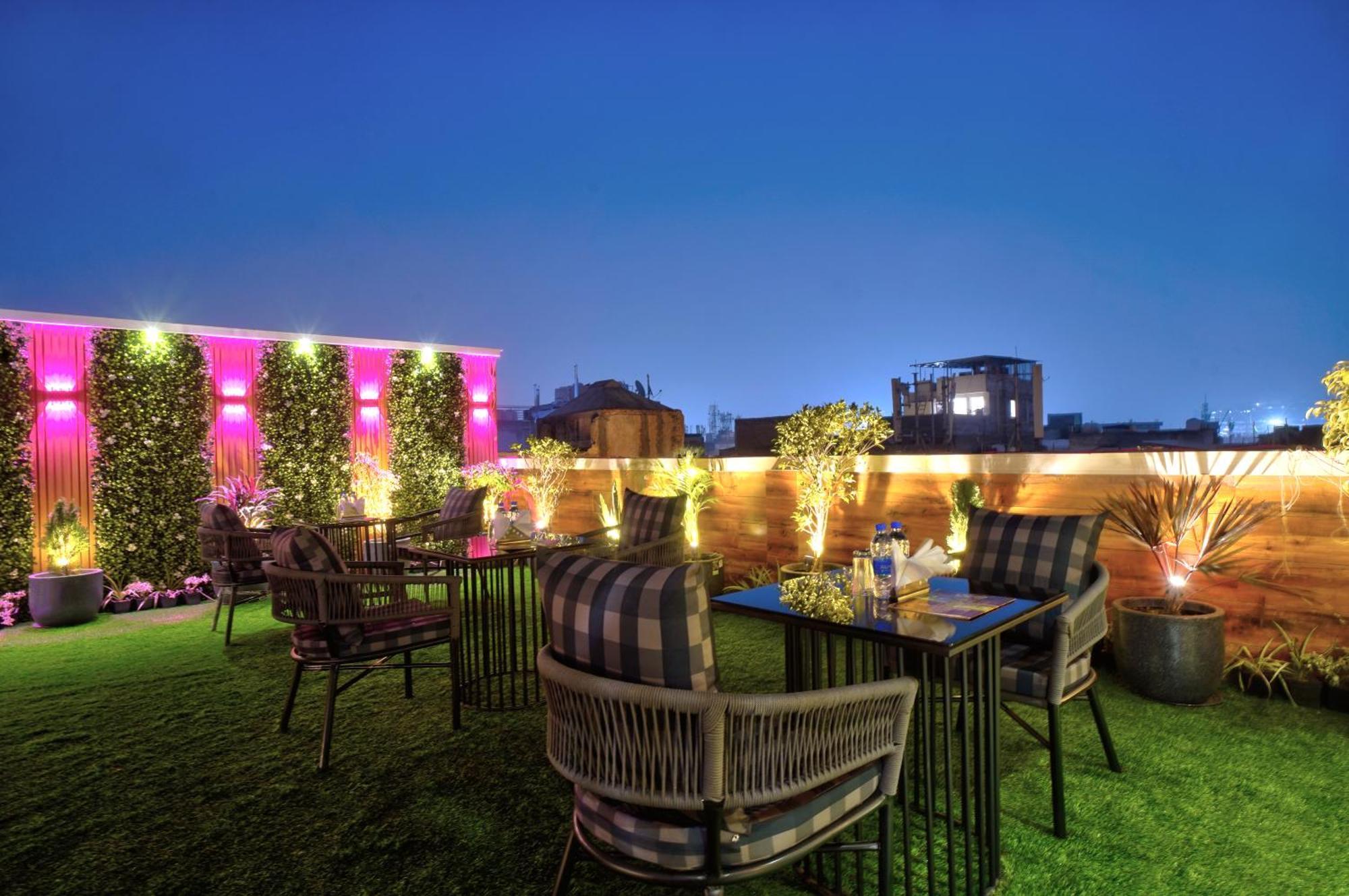 Newly Built Gold The Royal With Rooftop Restaurant - 2Mins Walk From New Delhi Rail Station & 5Mins From Connaught Place Exterior foto