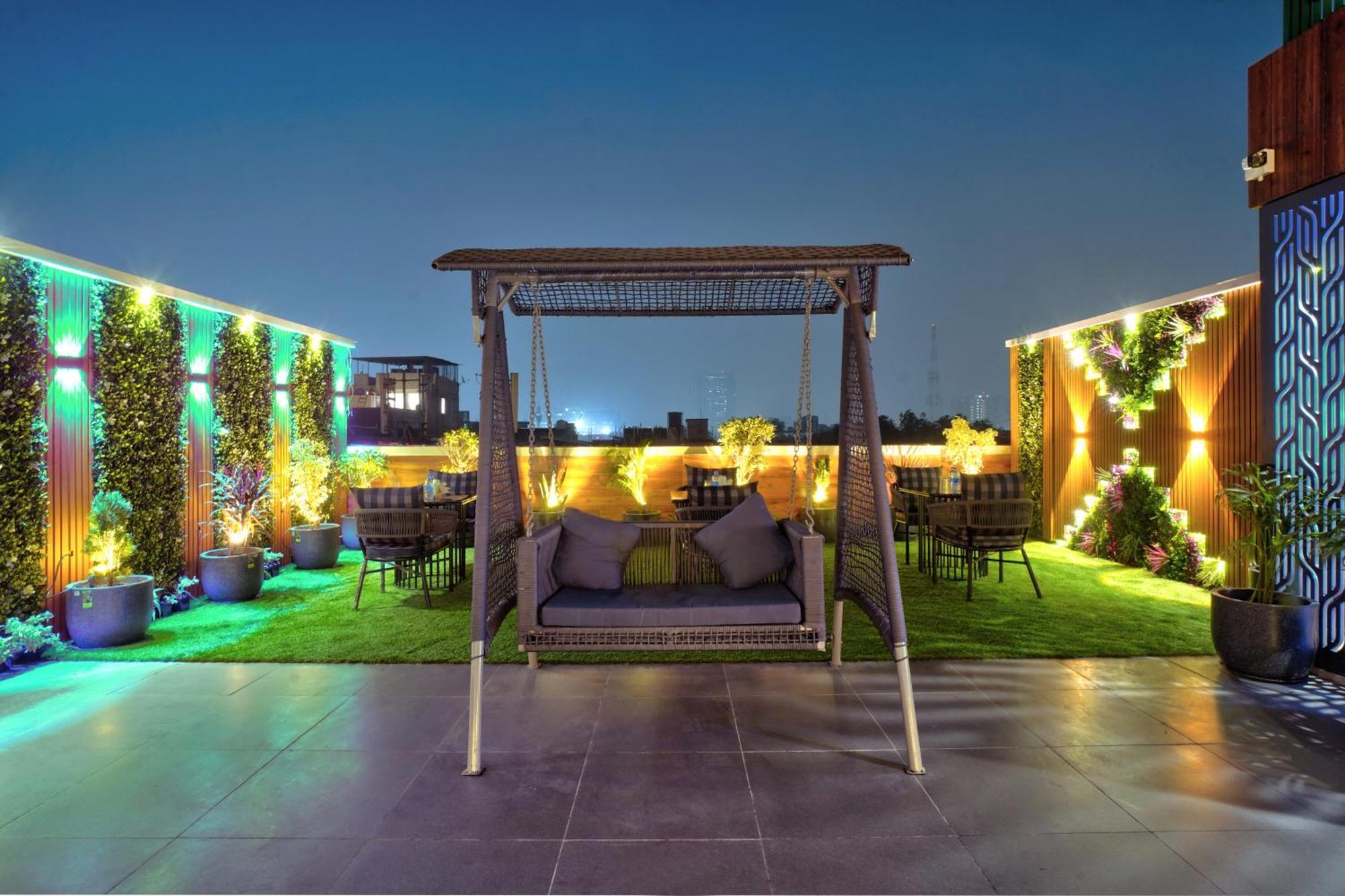Newly Built Gold The Royal With Rooftop Restaurant - 2Mins Walk From New Delhi Rail Station & 5Mins From Connaught Place Exterior foto