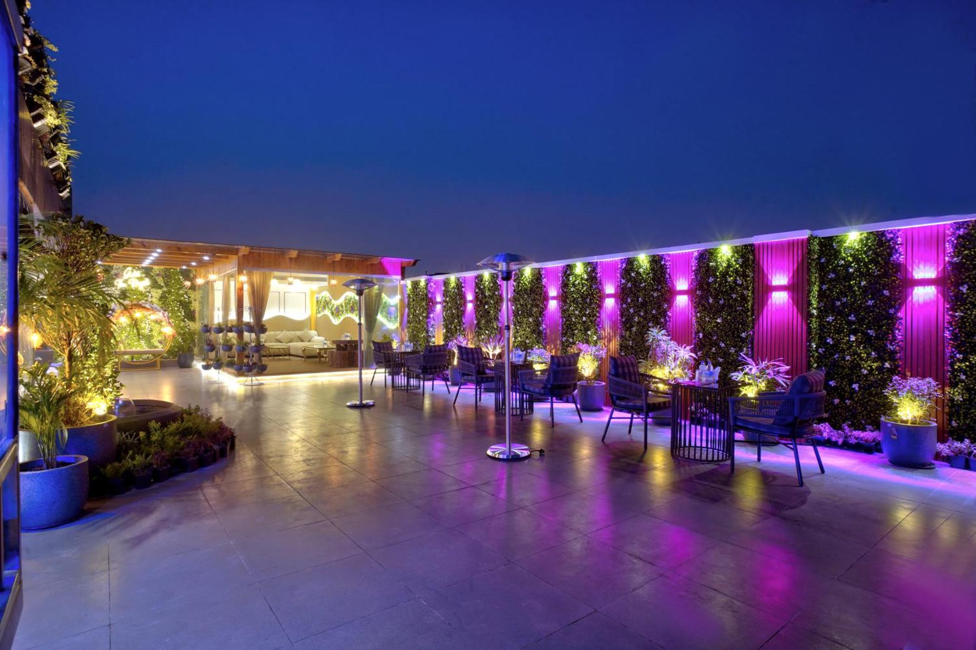 Newly Built Gold The Royal With Rooftop Restaurant - 2Mins Walk From New Delhi Rail Station & 5Mins From Connaught Place Exterior foto