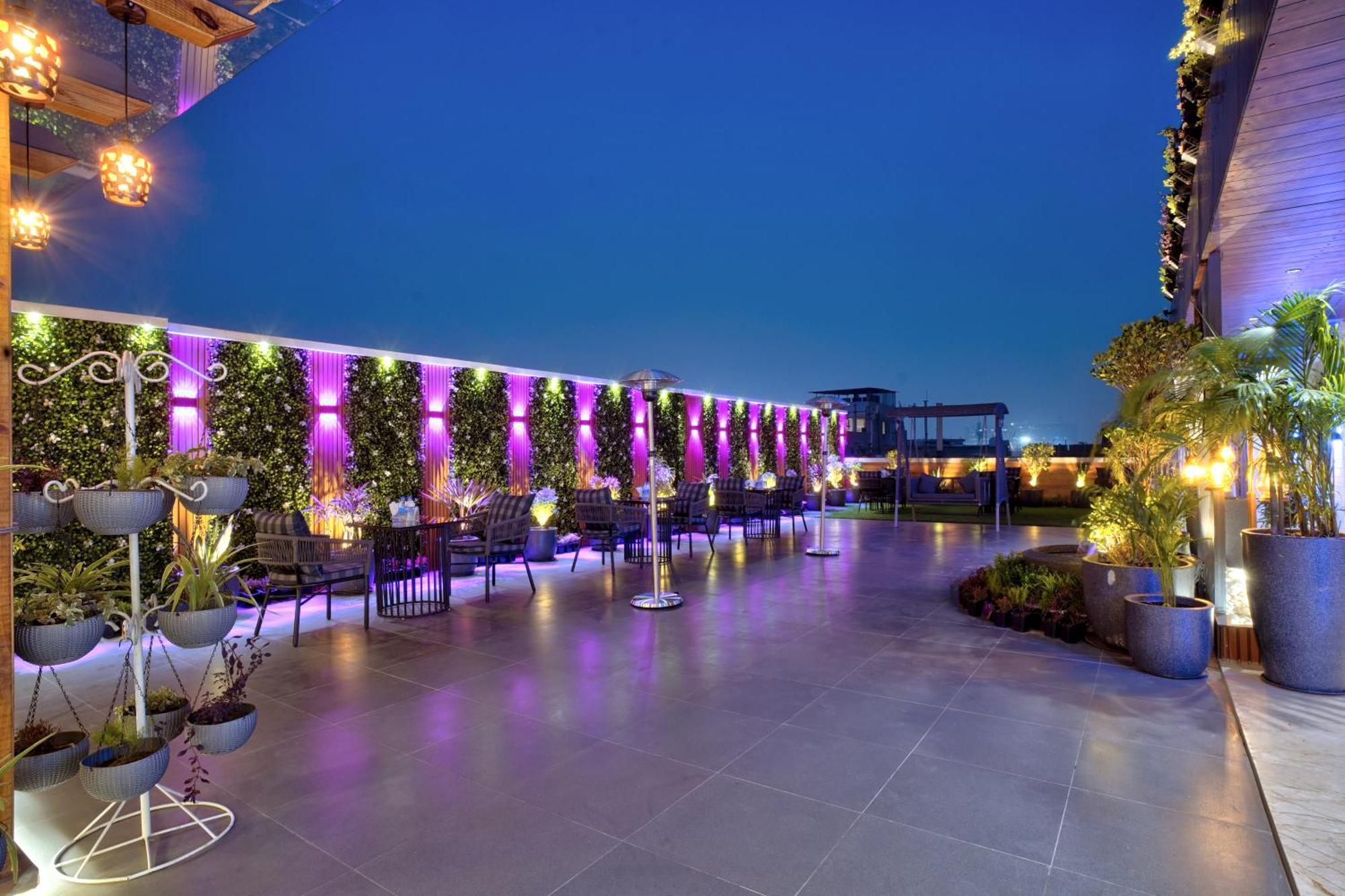 Newly Built Gold The Royal With Rooftop Restaurant - 2Mins Walk From New Delhi Rail Station & 5Mins From Connaught Place Exterior foto